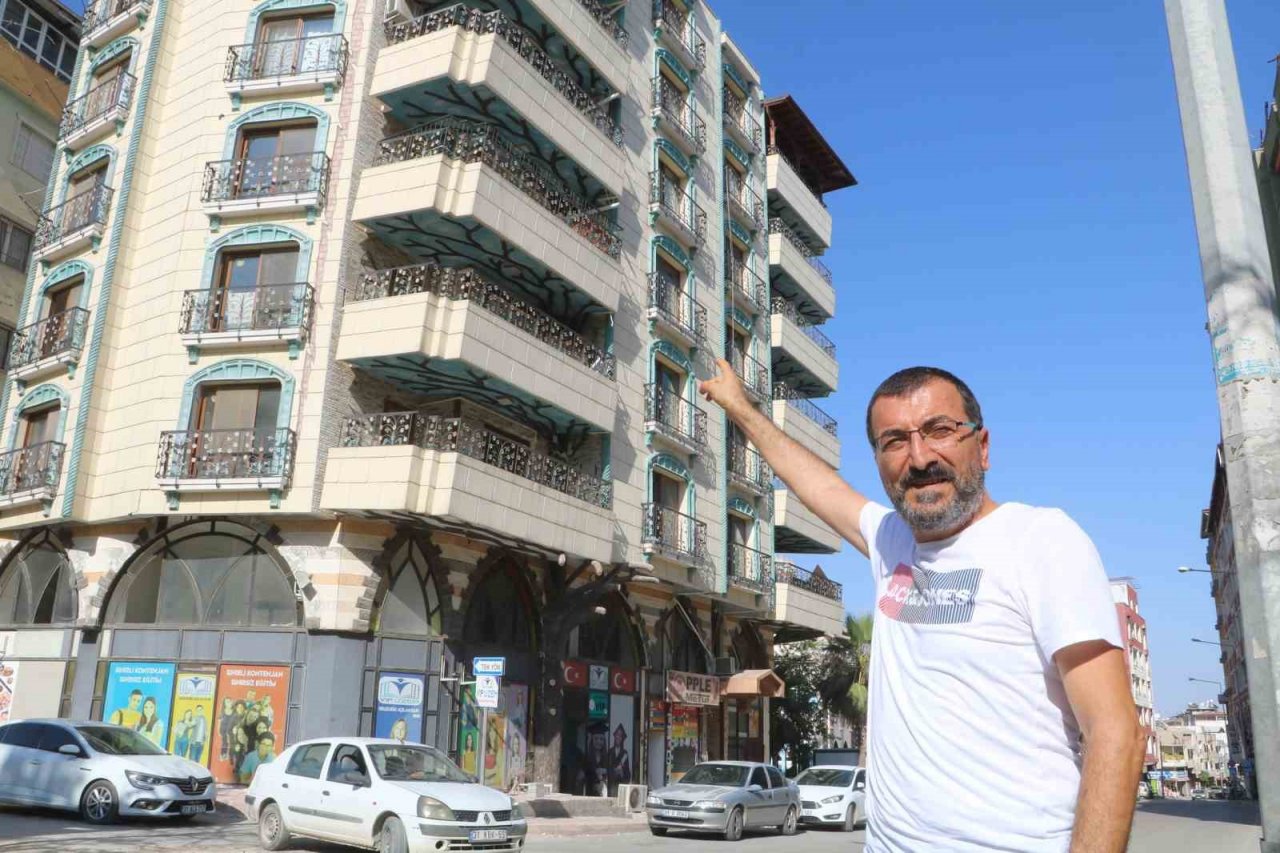 Deprem bölgesinde görünümüyle tedirgin ediyor ancak hikayesi bambaşka