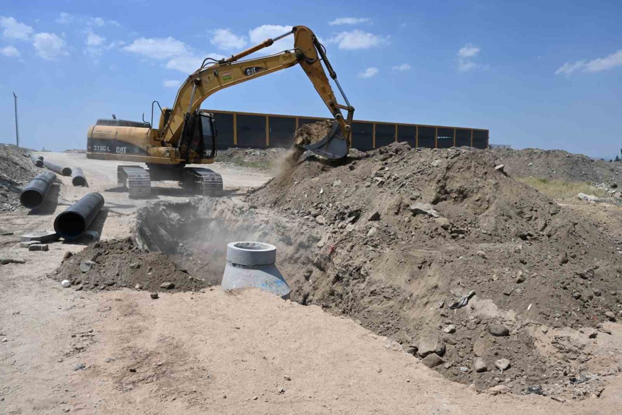 Deri OSB’nin atık su hattı deplase ediliyor