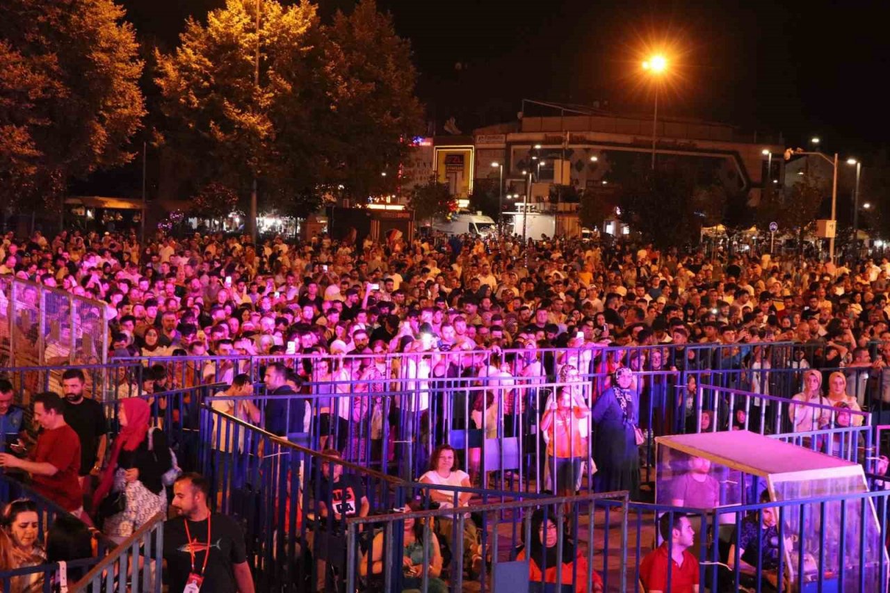 Niran Ünsal, Düzceliler ile buluştu