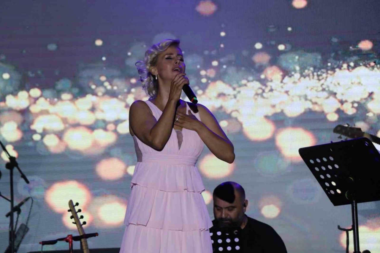 Niran Ünsal, Düzceliler ile buluştu