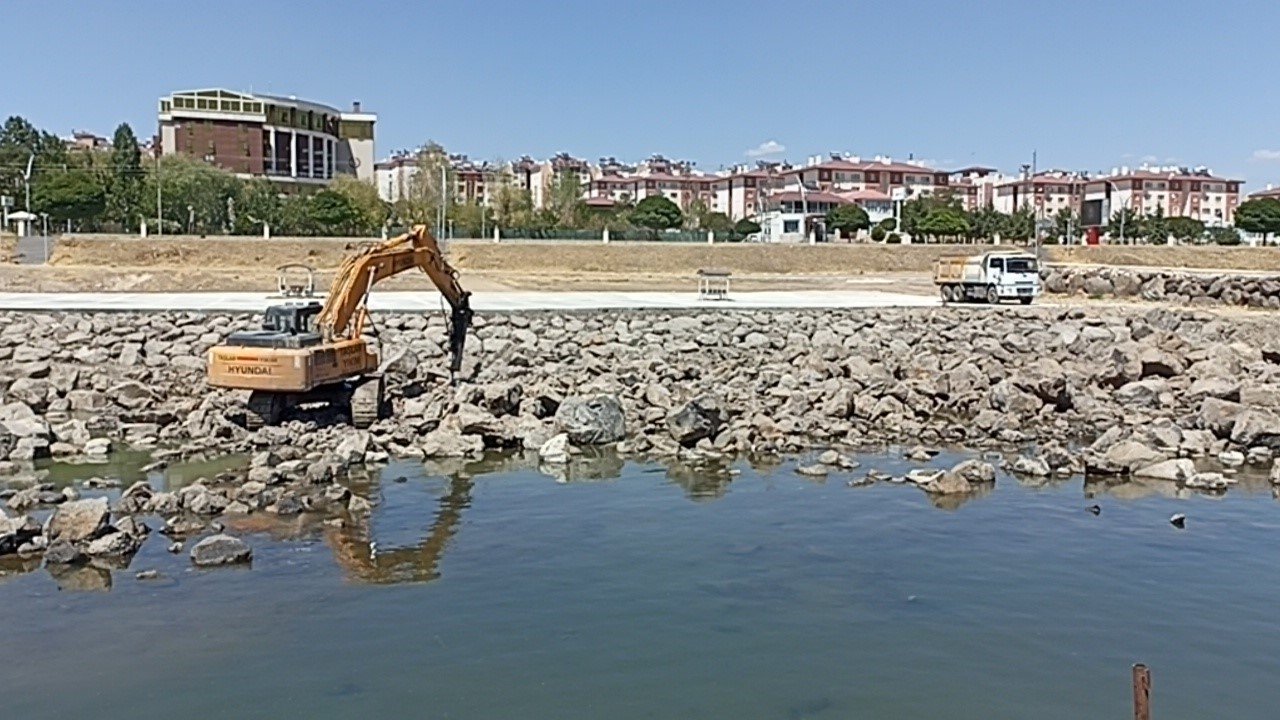 Erciş’te balıkçı barınağı yapımına başlandı