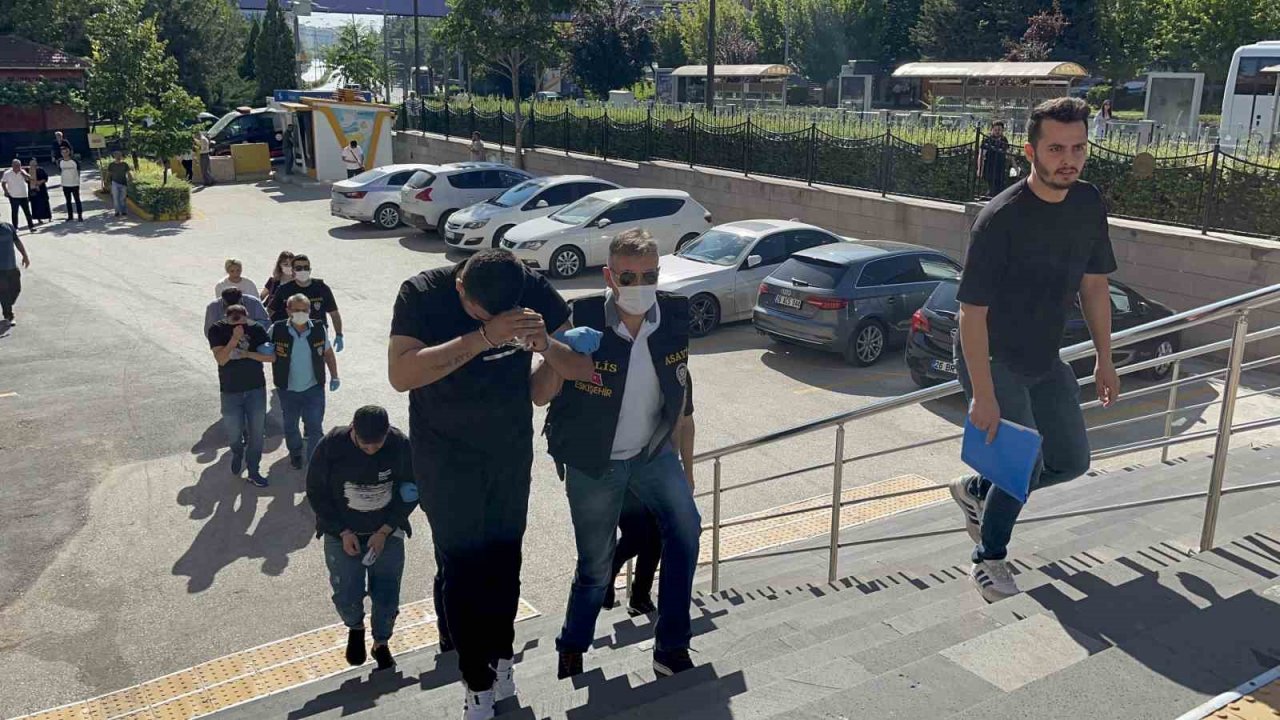 Sahte dekontla 700 bin lira dolandırmışlar