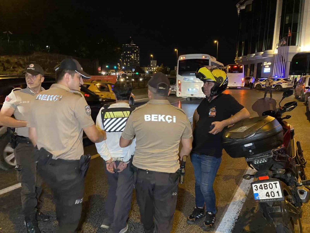 Beyoğlu’nda motosiklet sürücülerine yönelik denetim gerçekleştirildi