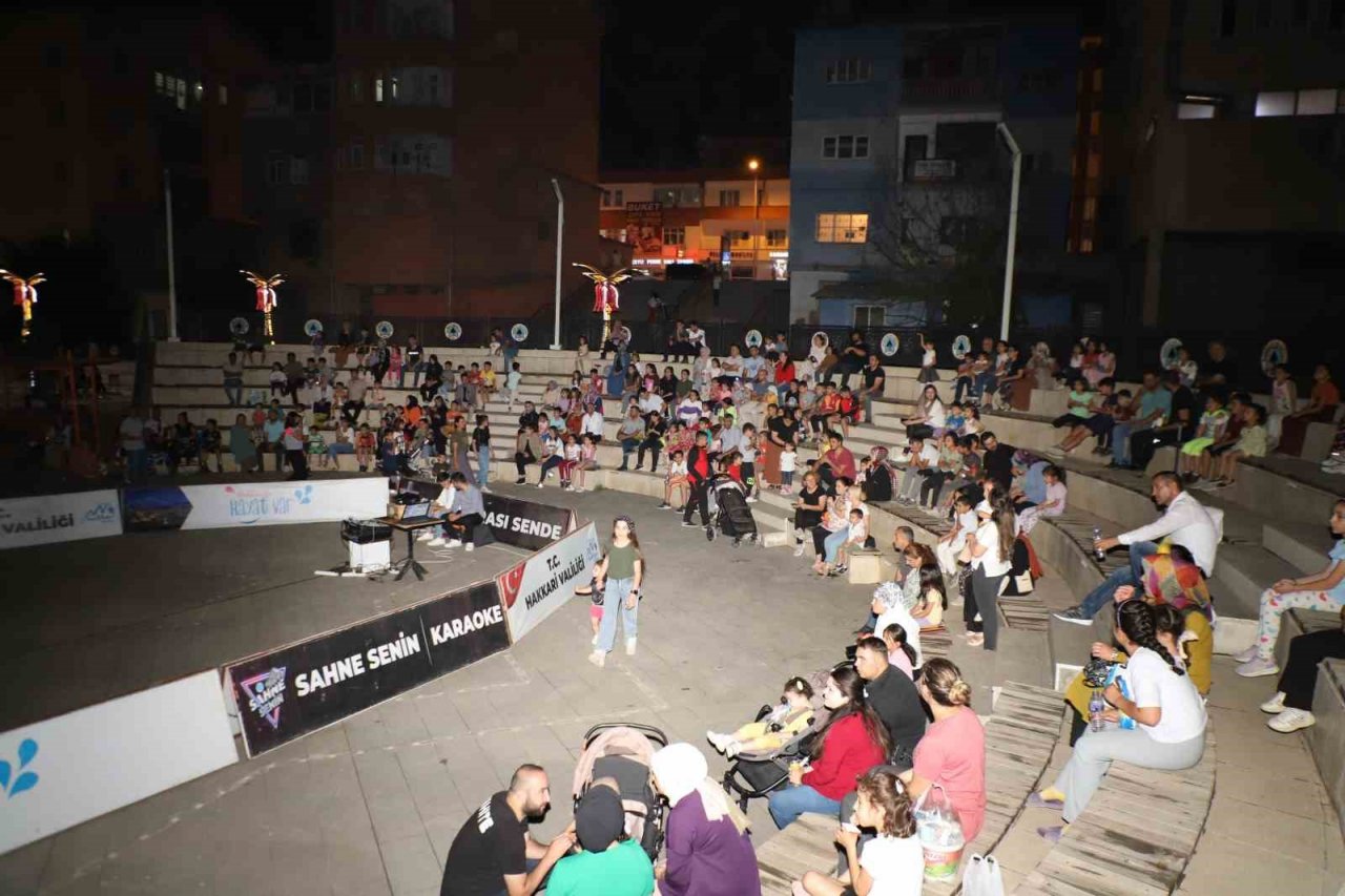 Hakkari’de "Rafadan Tayfa 3" filmi izletildi