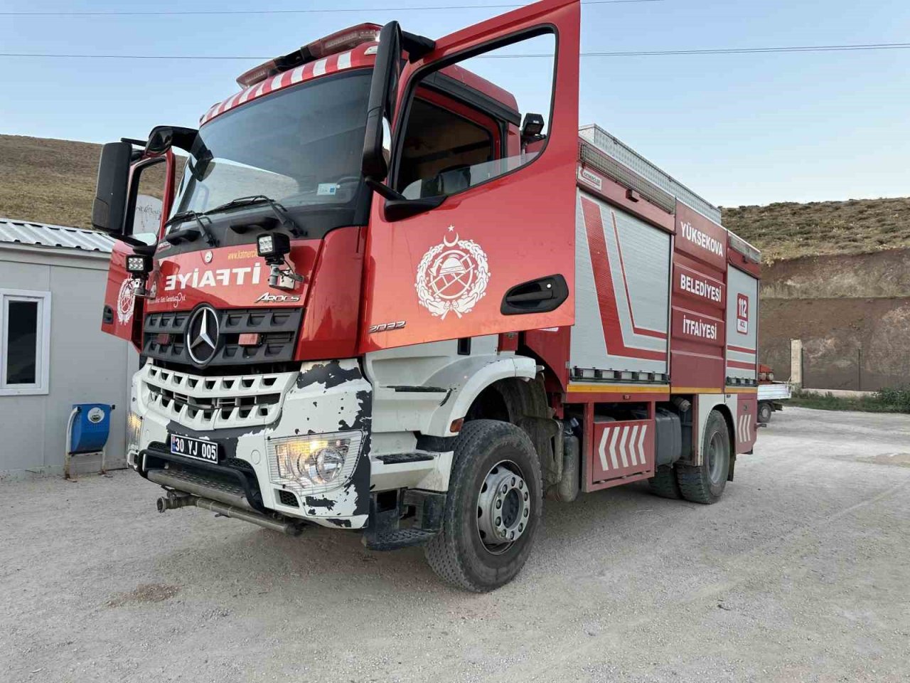 Yüksekova’da köpek barınağında çıkan yangın korkuttu