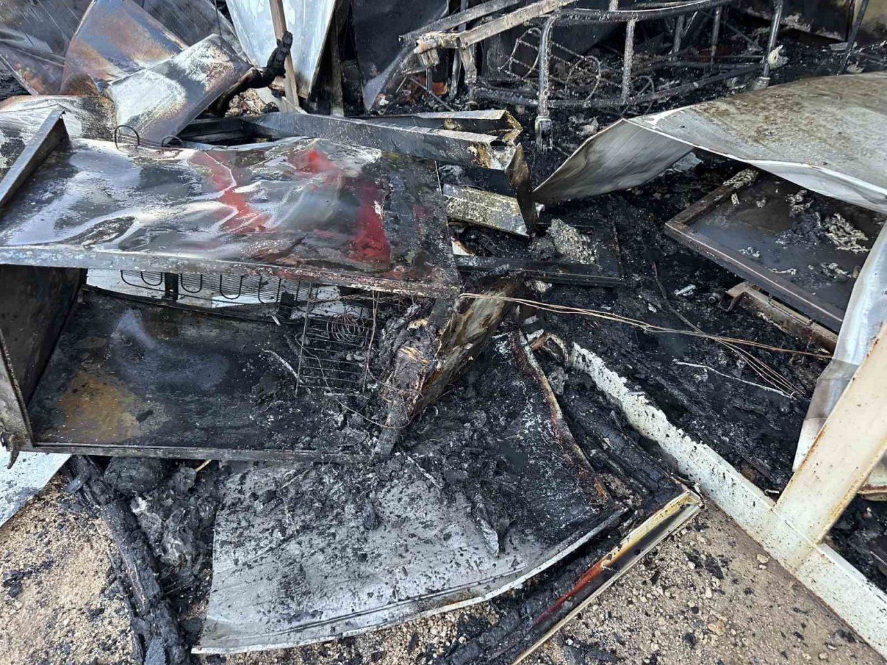 Yüksekova’da köpek barınağında çıkan yangın korkuttu