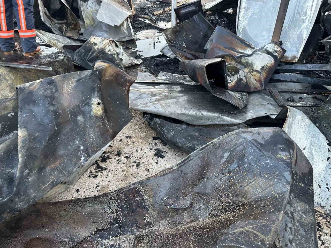 Yüksekova’da köpek barınağında çıkan yangın korkuttu