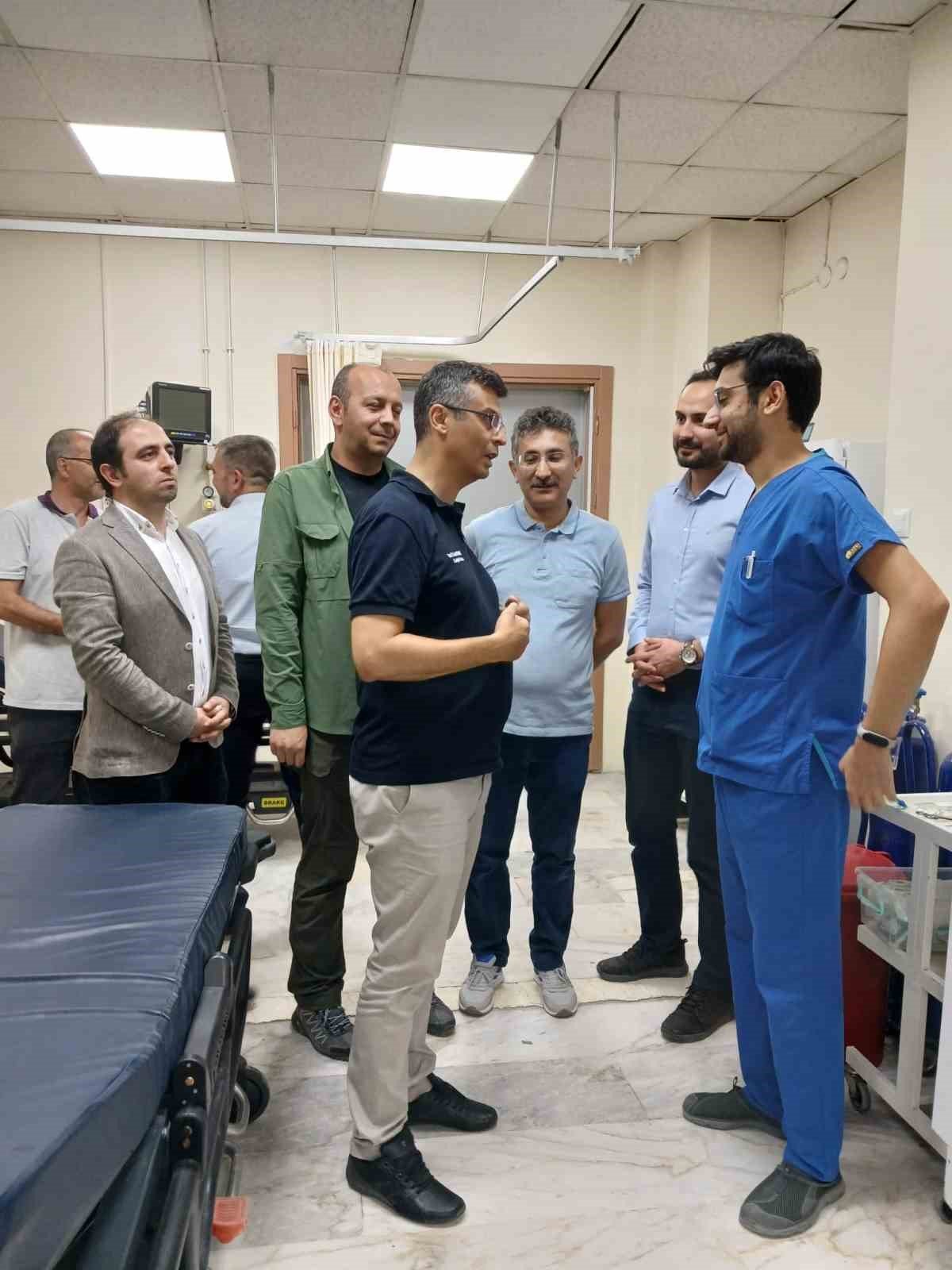 Korkmaz, gece acil servisleri denetledi