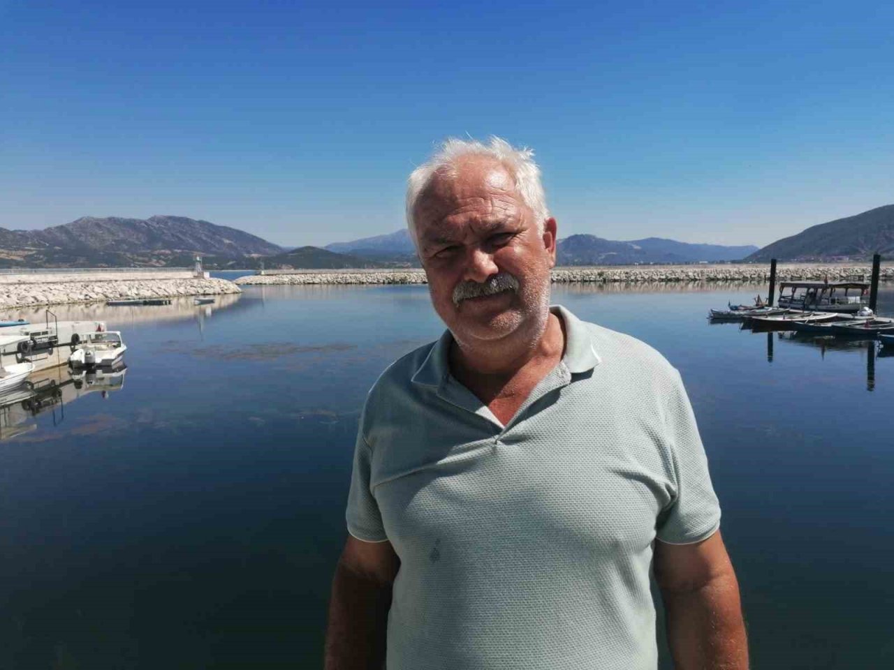 Eğirdir Gölü’ne 1 milyon adet sazan yavrusu bırakıldı