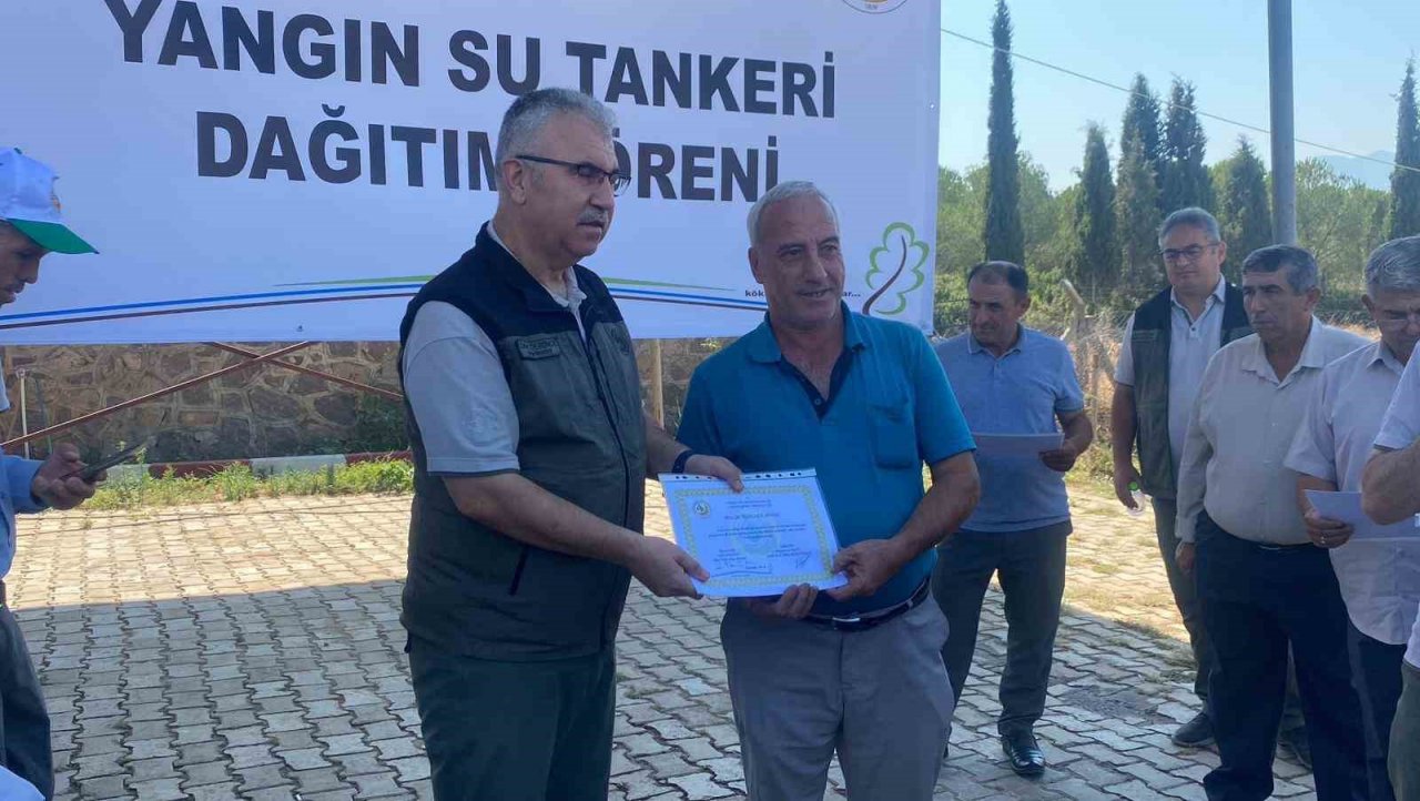 İzmir ve Manisalı muhtarlara orman yangını için su tankı teslim edildi