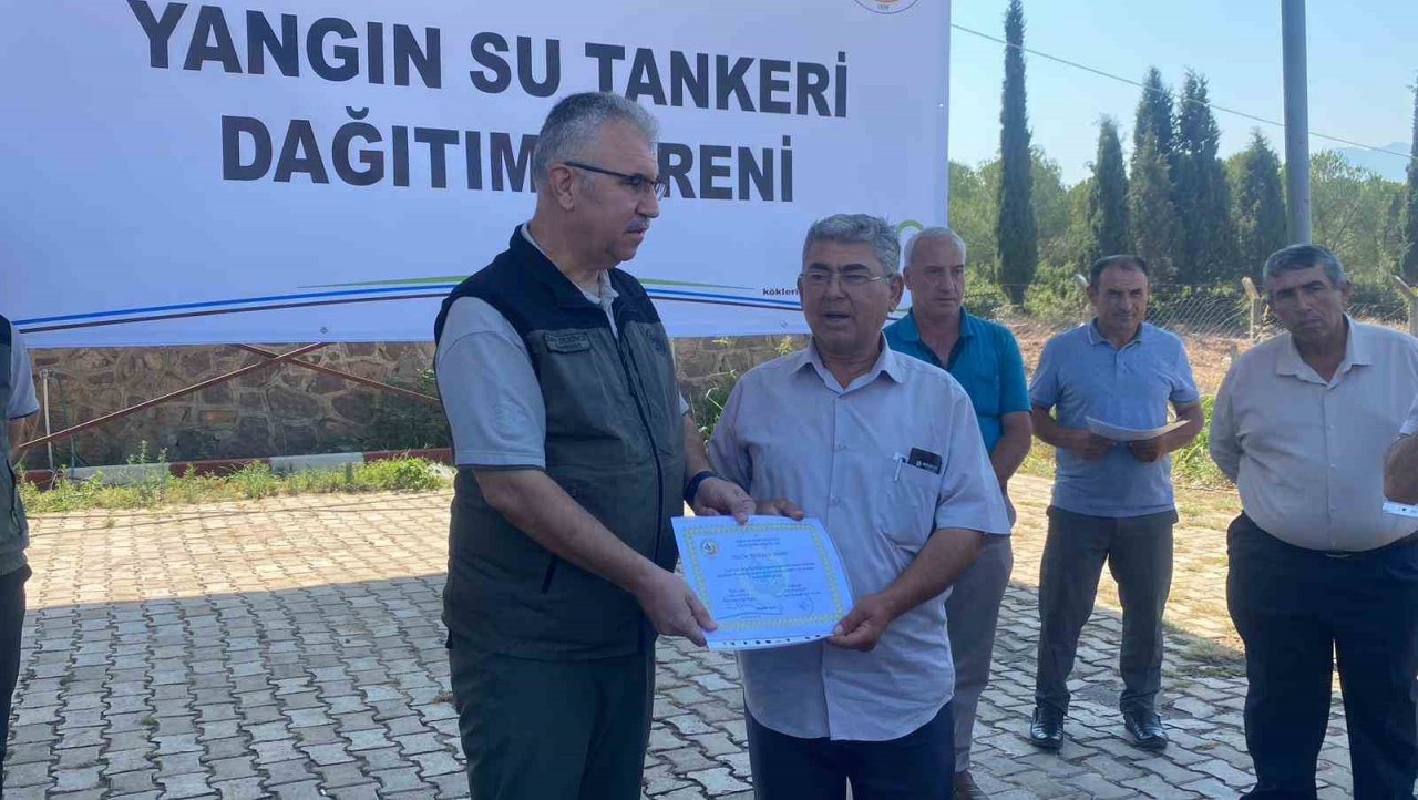 İzmir ve Manisalı muhtarlara orman yangını için su tankı teslim edildi