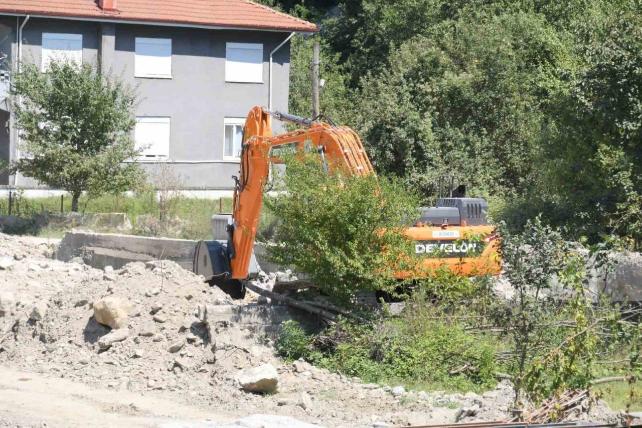 Yenice’de sel yaraları sarılıyor