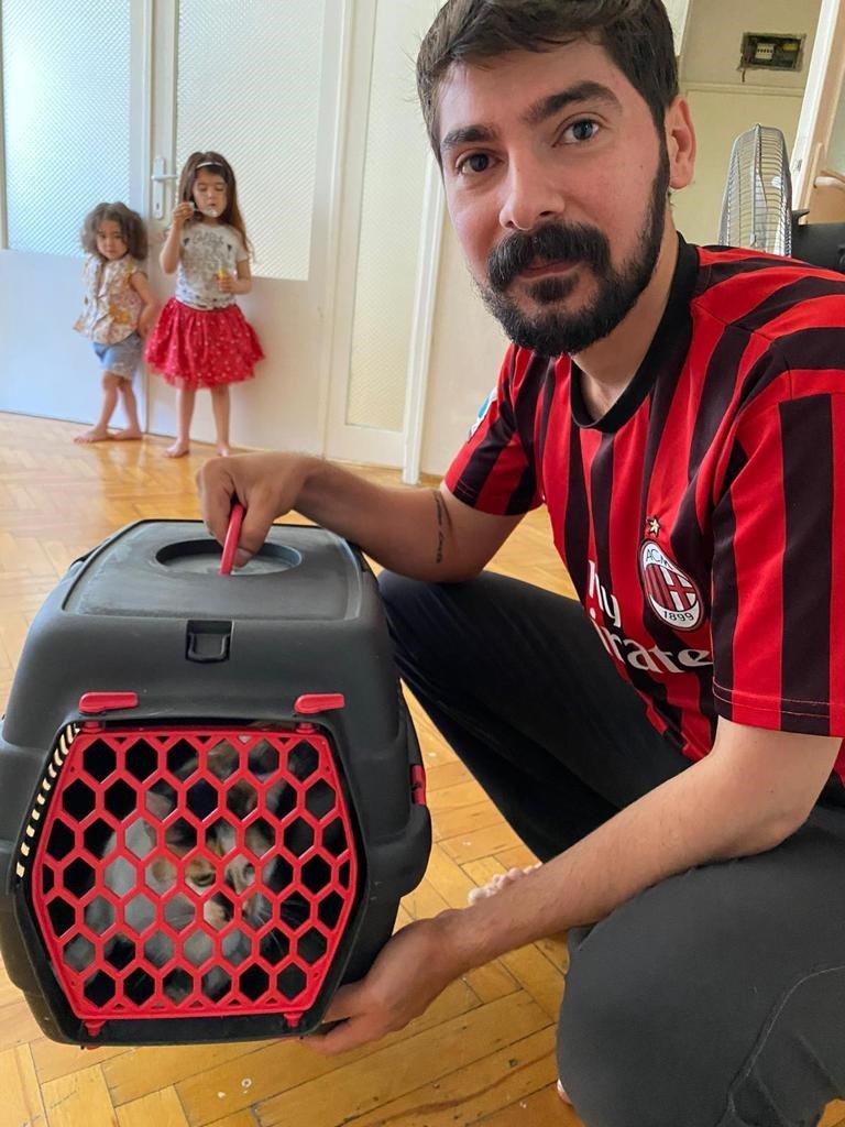 Havalandırma boşluğuna düşen kediyi itfaiye kurtardı