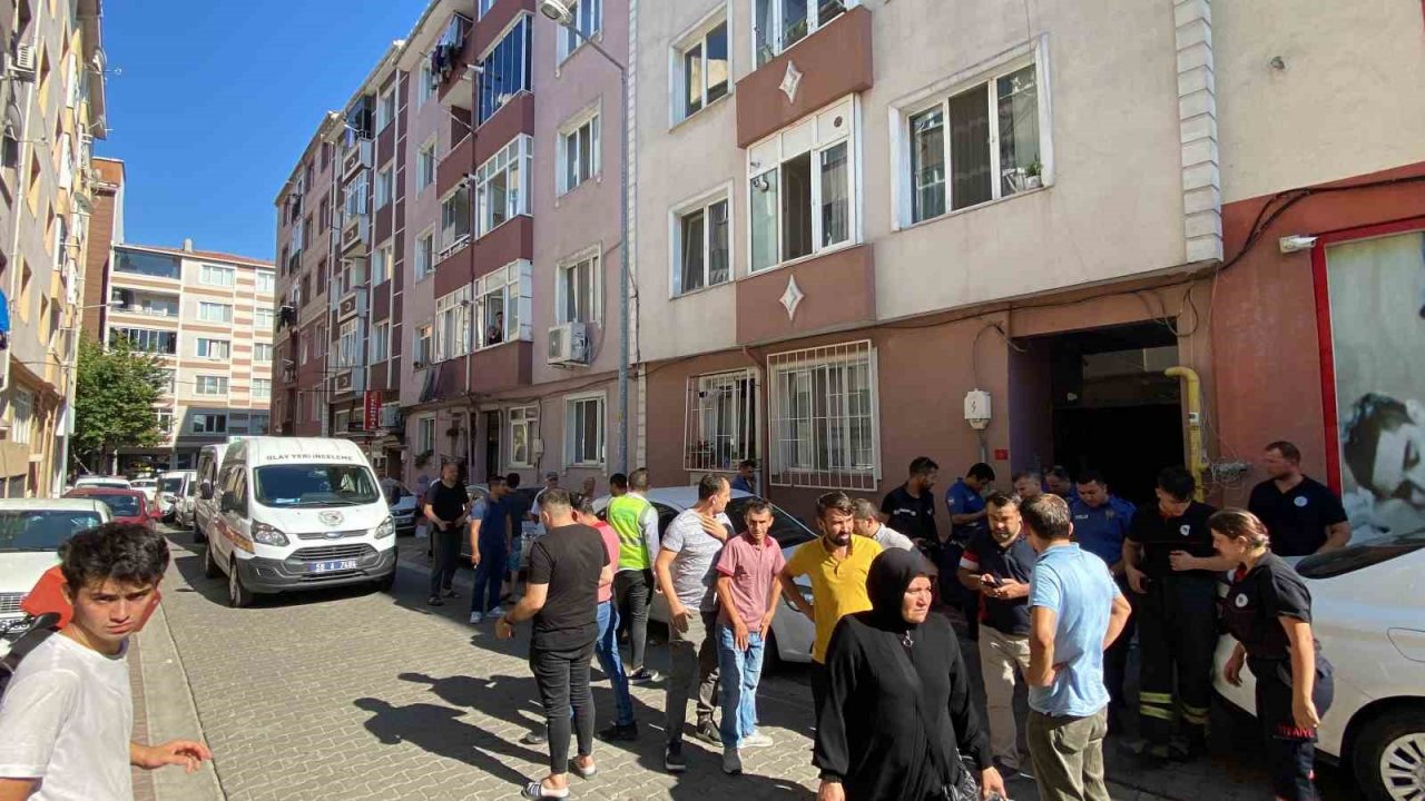 Tekirdağ’da 5 katlı apartmanın çatısından düşen işçi hayatını kaybetti