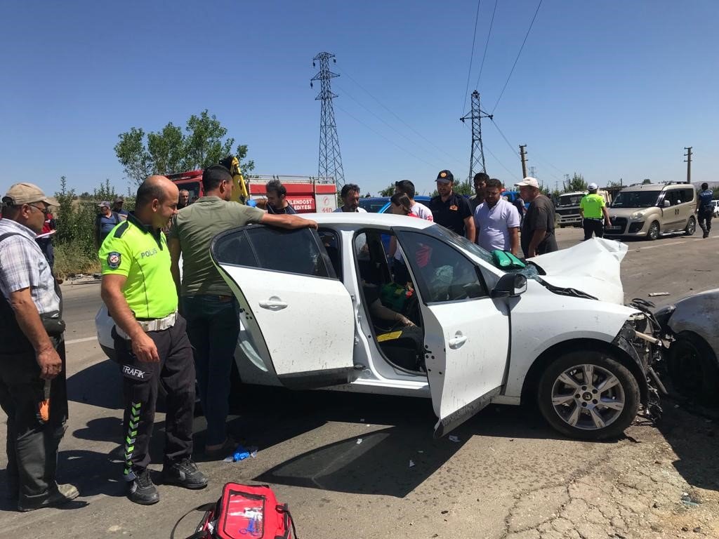 Isparta’da feci kaza:4 araç birbirine girdi 9 kişi yaralandı