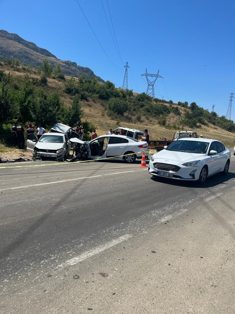 Isparta’da feci kaza:4 araç birbirine girdi 9 kişi yaralandı
