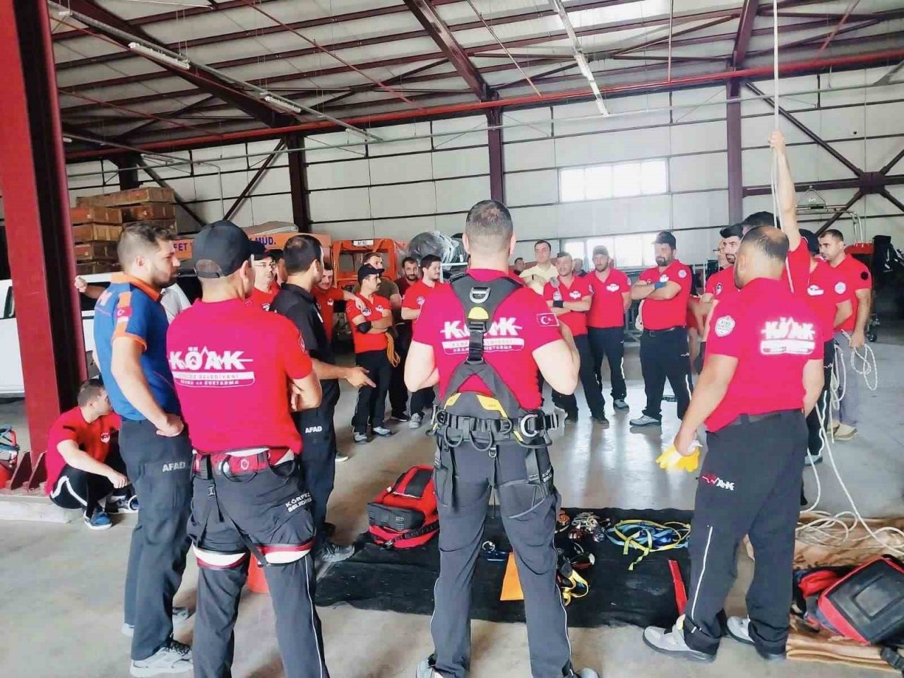 Gönüllü olarak arama kurtarma çalışmalarına katılacaklar