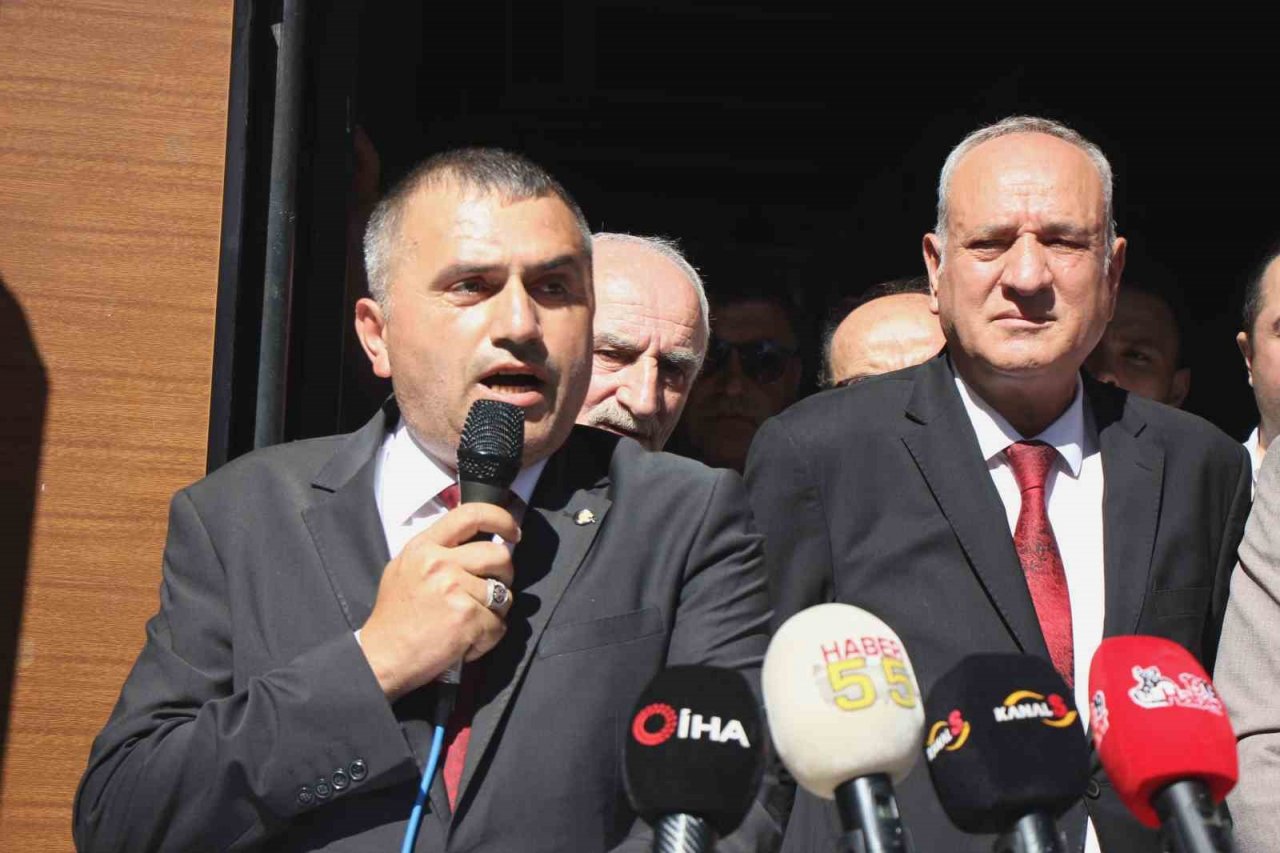 Burhan Mucur, MHP İl Başkanlığı görevini devraldı