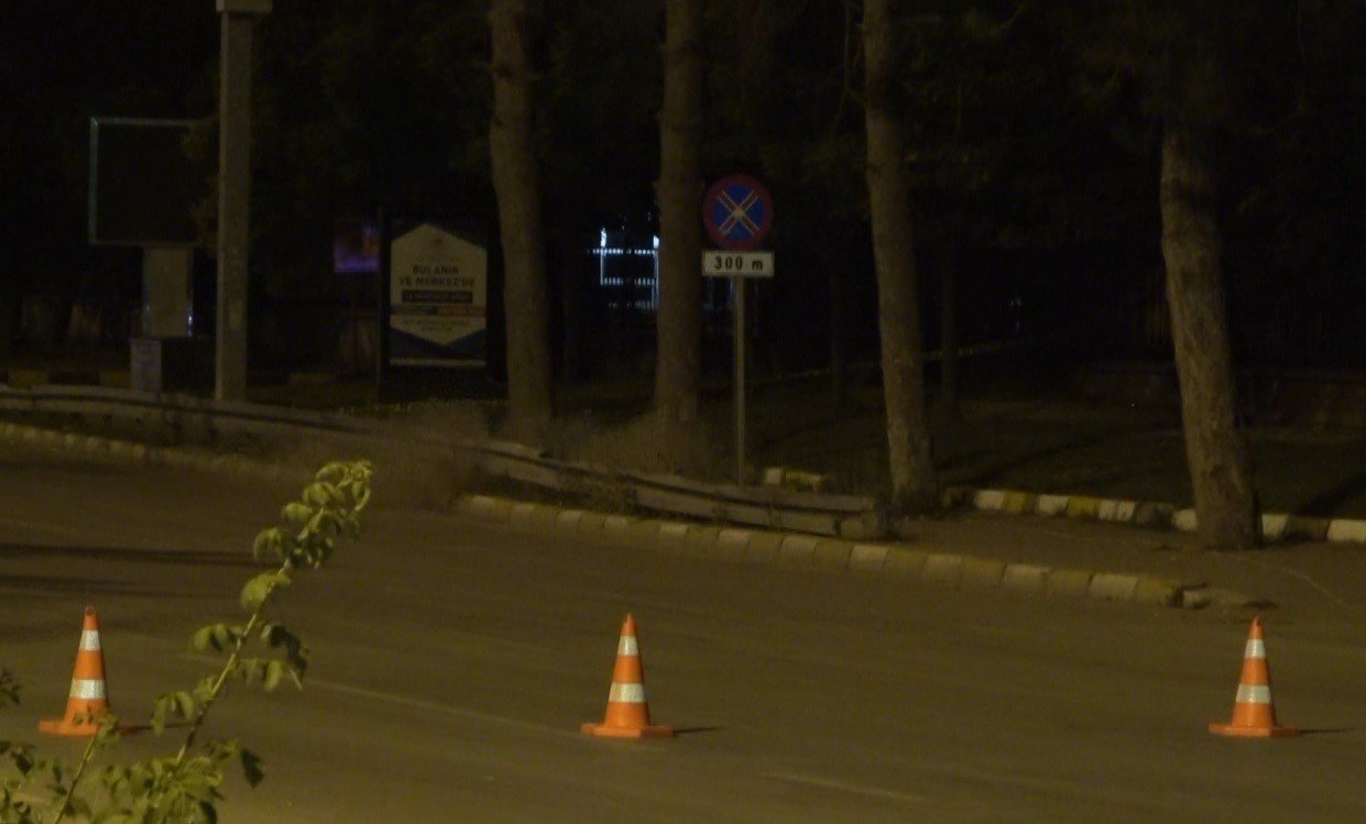 Muş’ta şüpheli paket fünye ile patlatıldı