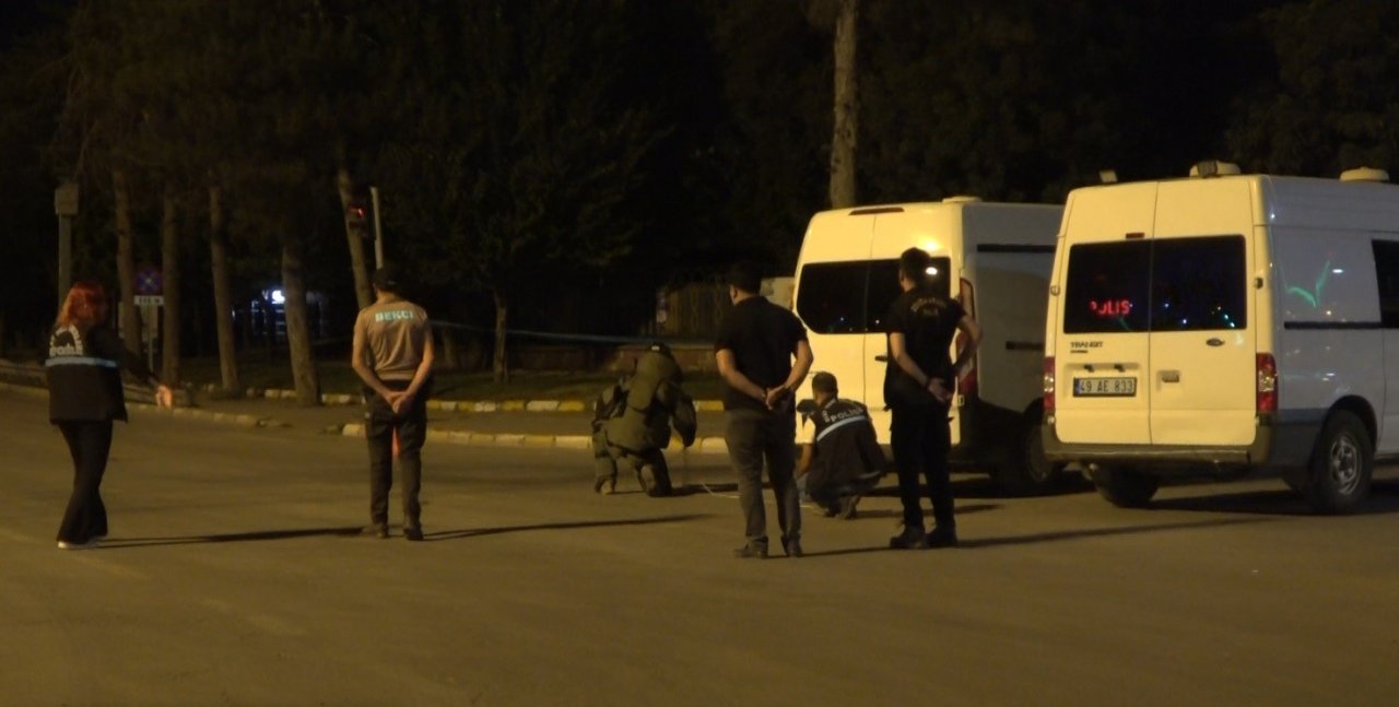 Muş’ta şüpheli paket fünye ile patlatıldı