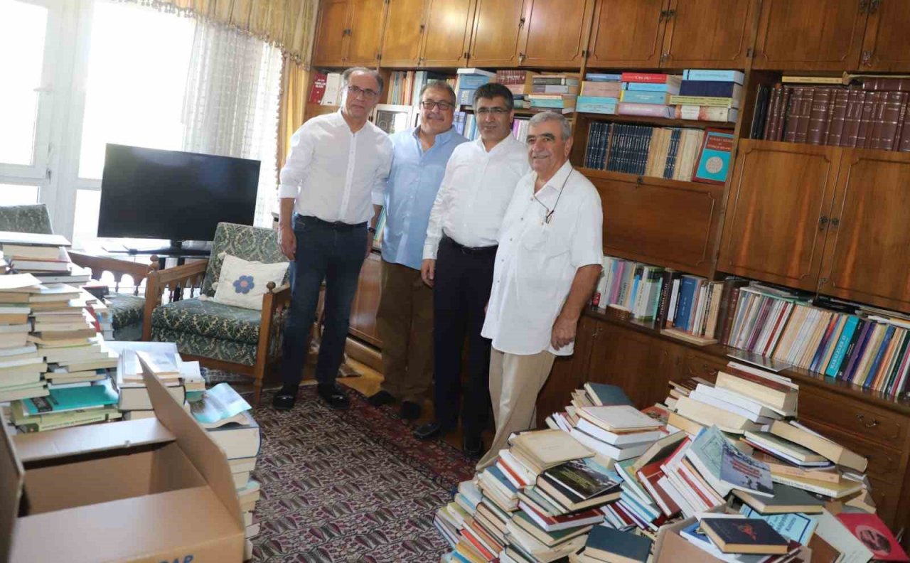 Akademisyen Prof. Dr. Zeynep Korkmaz, özel kütüphanesini NEVÜ’ye bağışladı