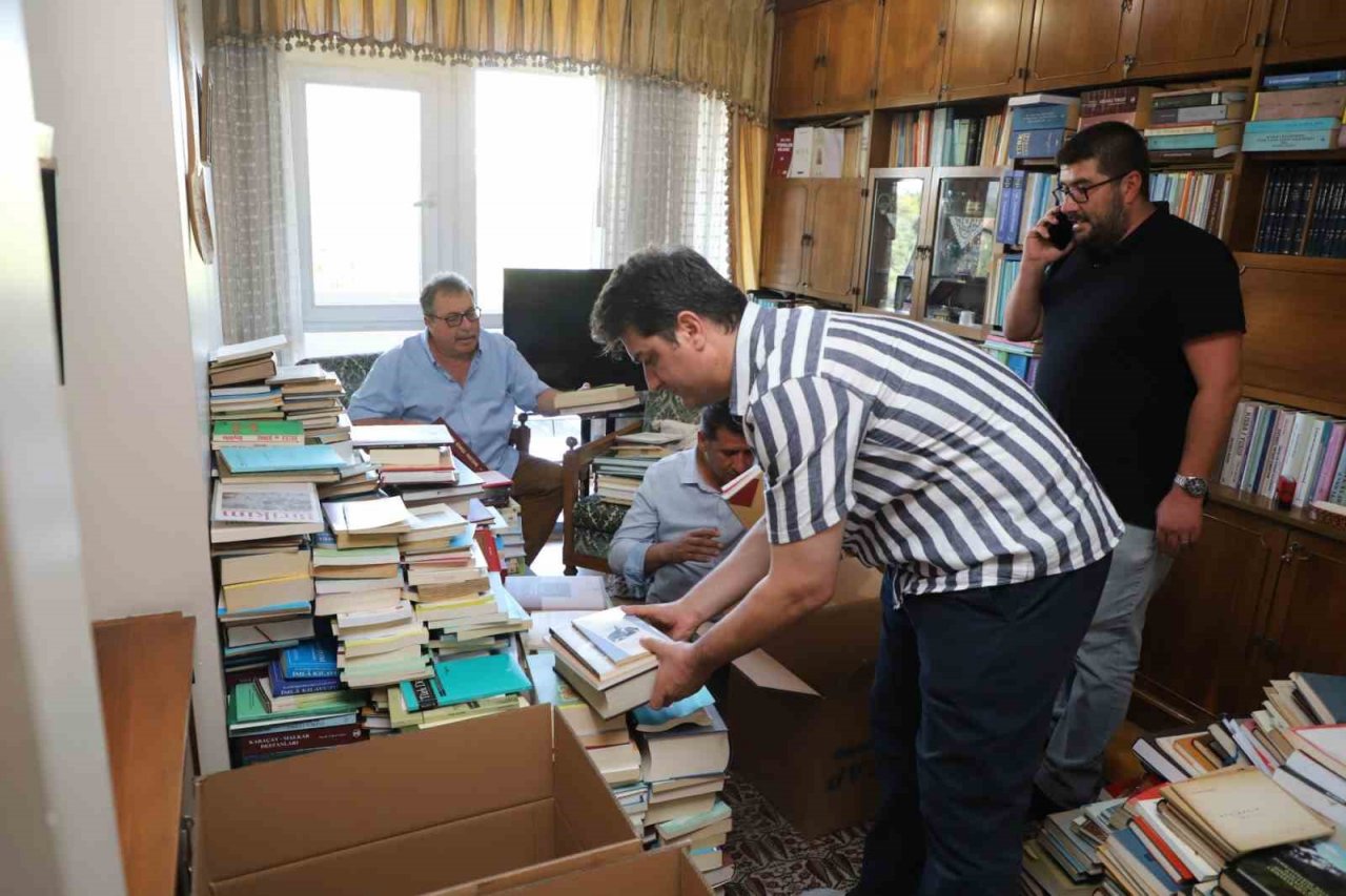 Akademisyen Prof. Dr. Zeynep Korkmaz, özel kütüphanesini NEVÜ’ye bağışladı