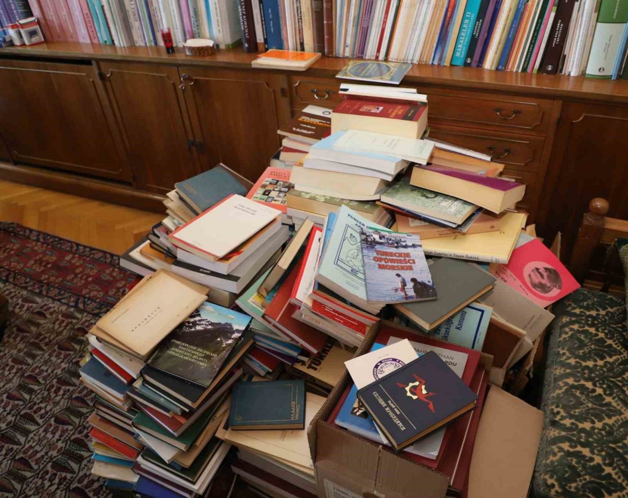 Akademisyen Prof. Dr. Zeynep Korkmaz, özel kütüphanesini NEVÜ’ye bağışladı