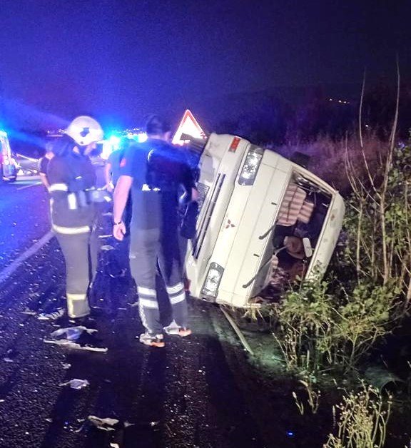 Otomobil ile minibüs çarpıştı: 2 yaralı