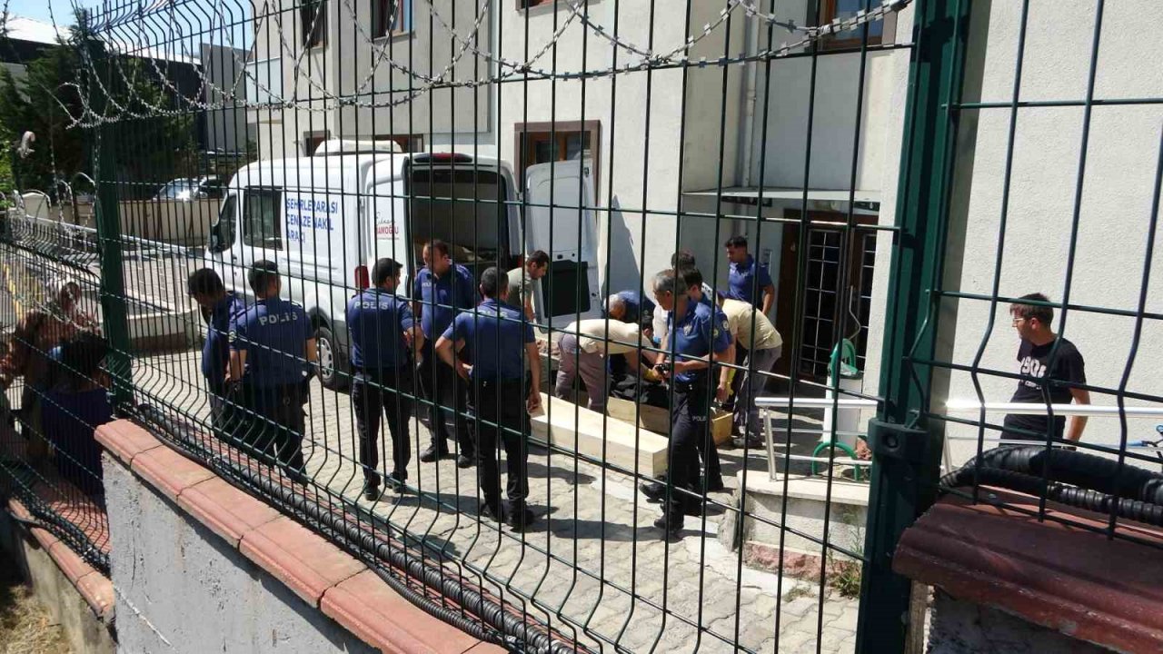 Pendik’te tartıştığı kadın arkadaşını öldürdü, ardından kendini astı