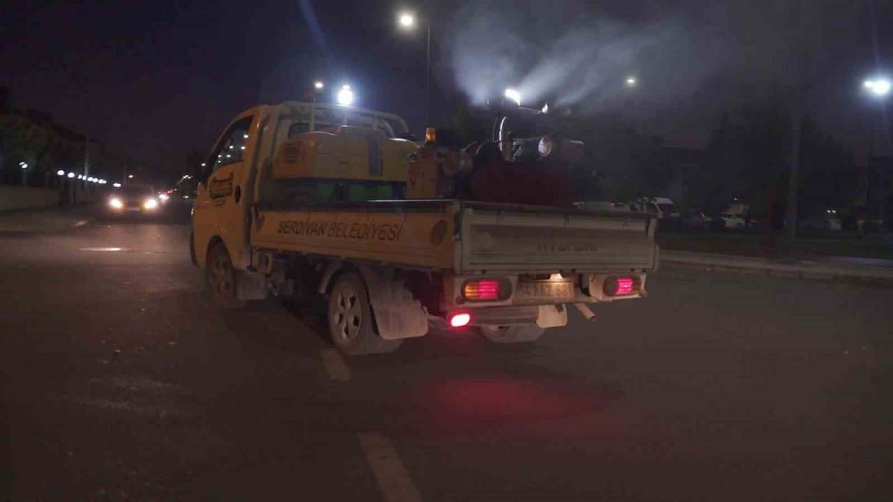 Serdivan’da gece ilaçlamaları sürüyor