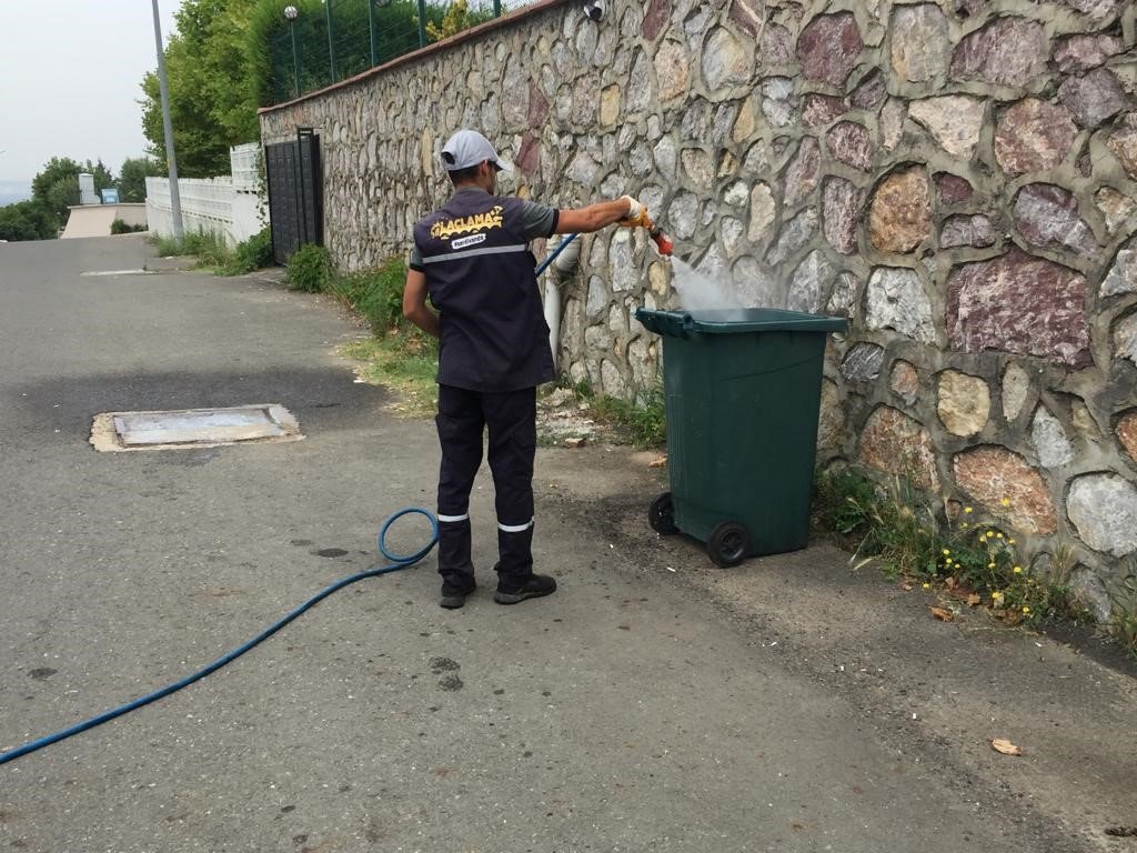 Serdivan’da gece ilaçlamaları sürüyor