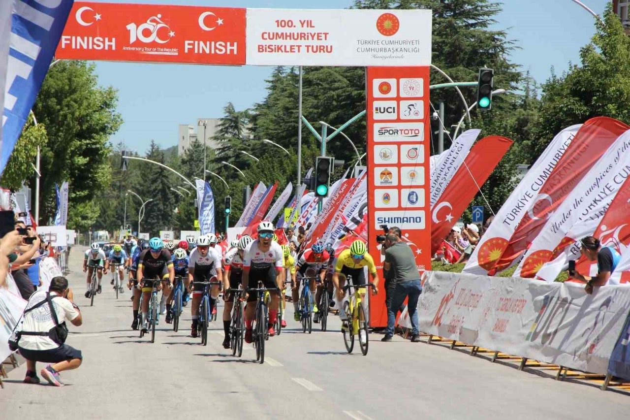 100. Yıl Cumhuriyet Bisiklet Turu’nda Çorum-Samsun etabı tamamlandı