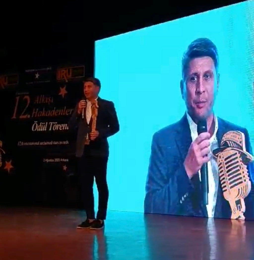 Pursaklar Belediyesi ’Yılın Alkışı Hakeden Belediyesi’ ödülünü aldı