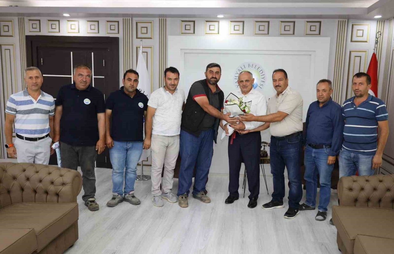 Belediye İşçilerinden Başkan Öztürk’e Zam Teşekkürü