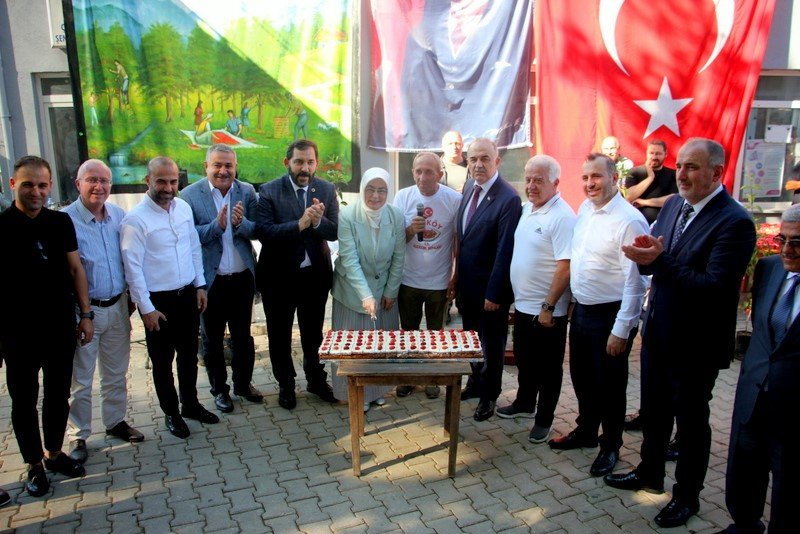 16. Şenköy Kızılcık Şenliği renkli görüntülere sahne oldu