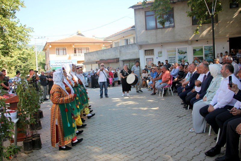 16. Şenköy Kızılcık Şenliği renkli görüntülere sahne oldu