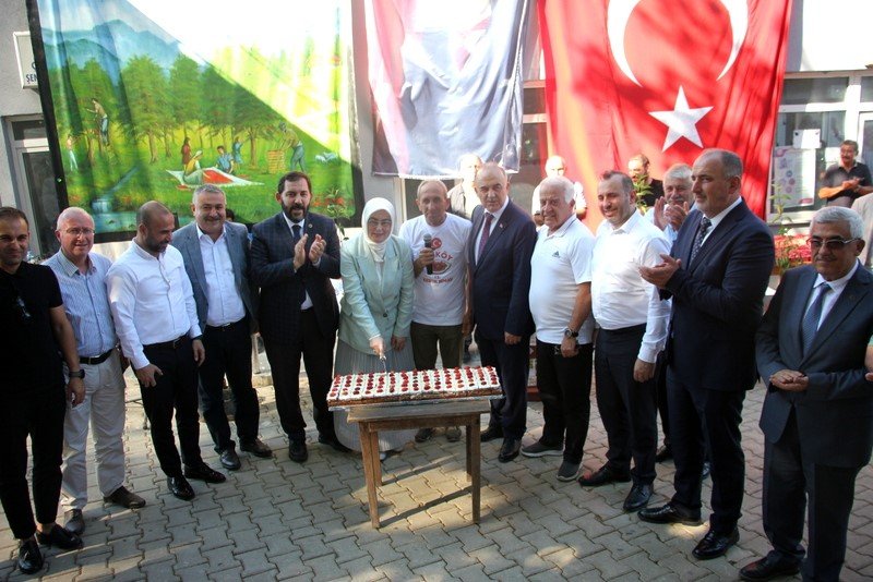 16. Şenköy Kızılcık Şenliği renkli görüntülere sahne oldu