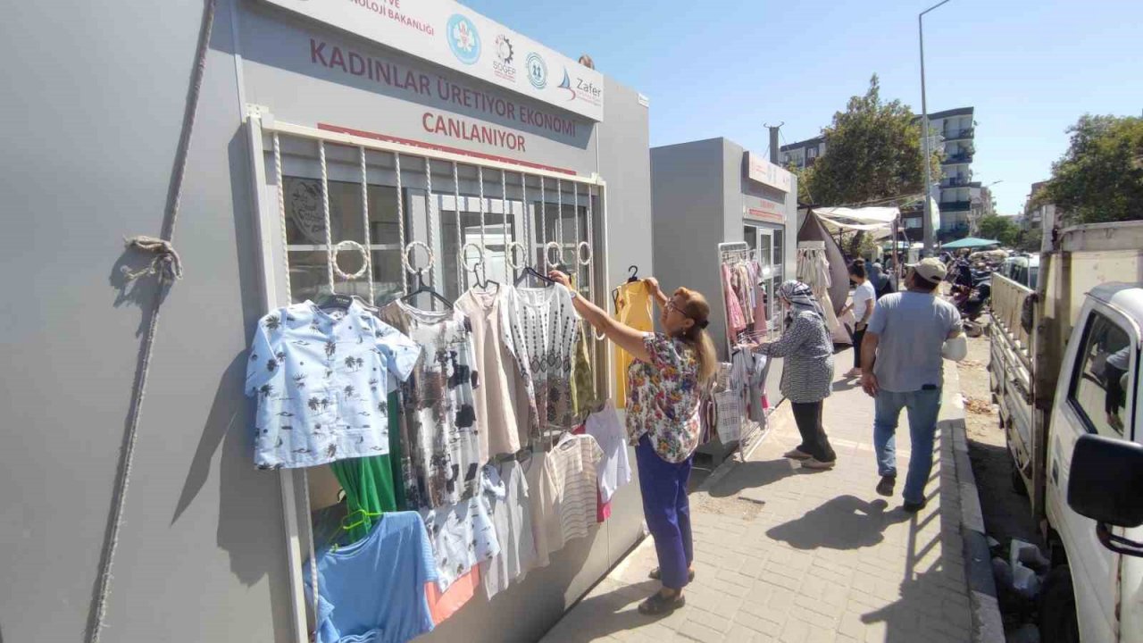 Depremzedeler için öğrendikleri dikiş geçim kaynakları oldu