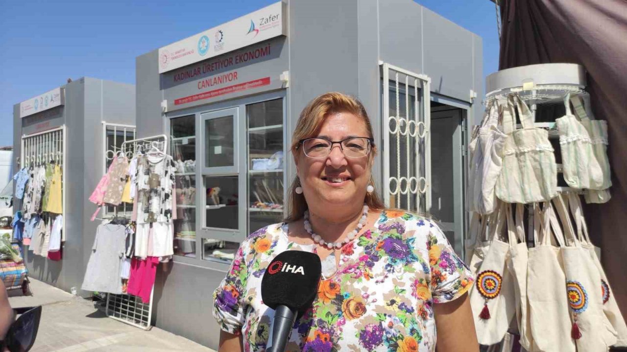 Depremzedeler için öğrendikleri dikiş geçim kaynakları oldu