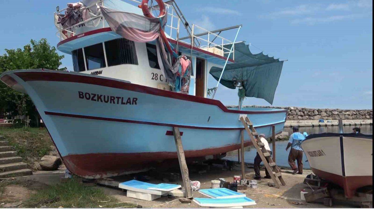 Hazırlıklarını tamamlayan balıkçılar yeni sezonda palamut avından umutsuz