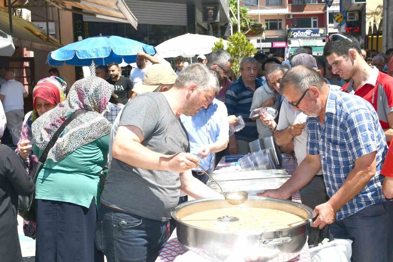 Alaplı Belediyesi’nden Aşure ikramı