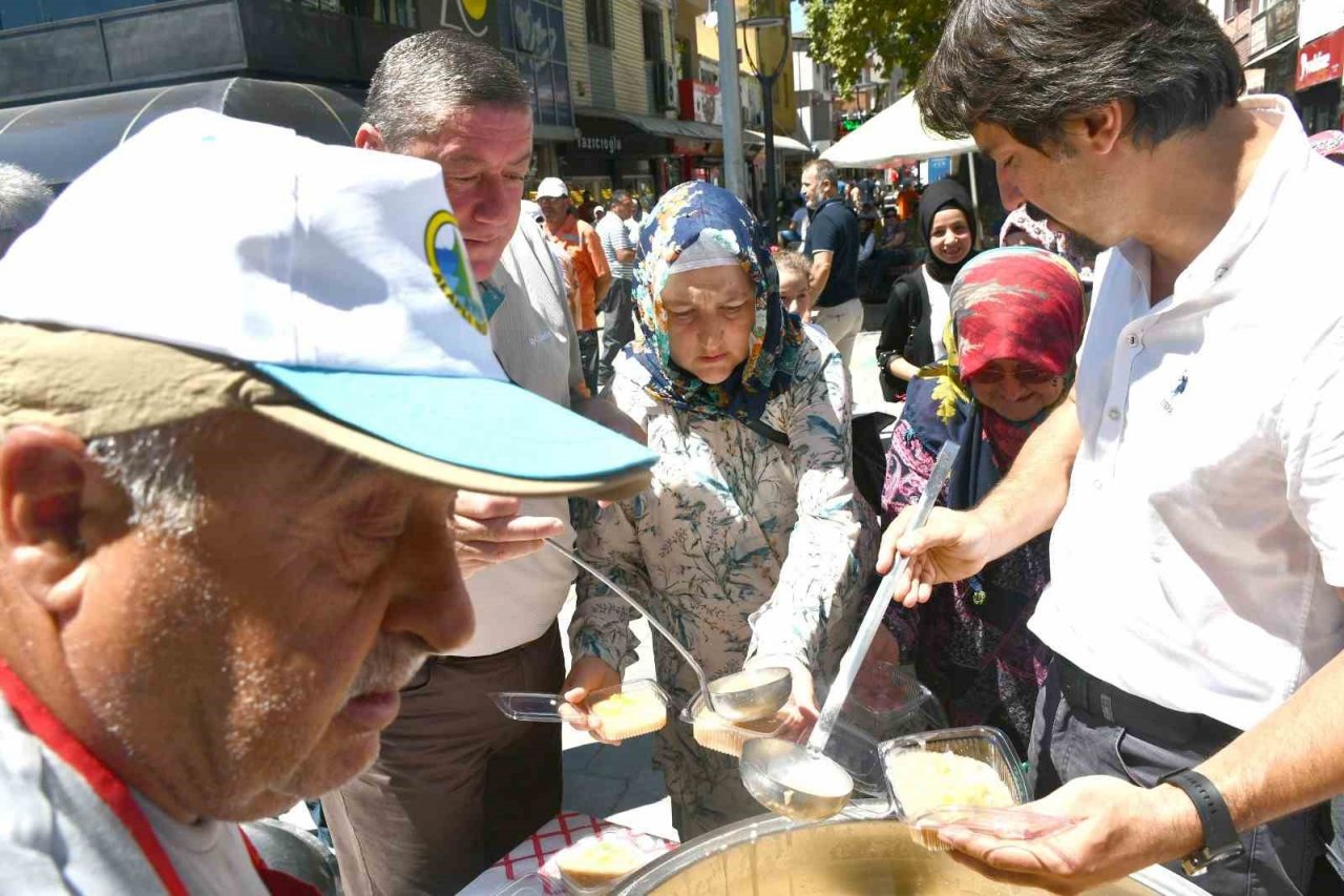 Alaplı Belediyesi’nden Aşure ikramı