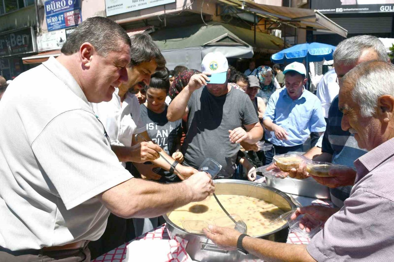 Alaplı Belediyesi’nden Aşure ikramı