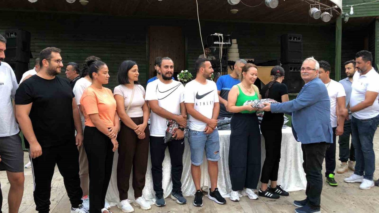 Kozan Belediyesi, başarılı sporcuları ödüllendirdi