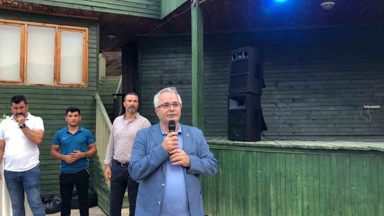 Kozan Belediyesi, başarılı sporcuları ödüllendirdi