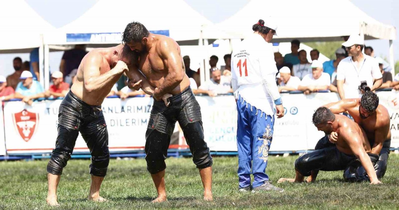 Pehlivanlar er meydanına çıktı