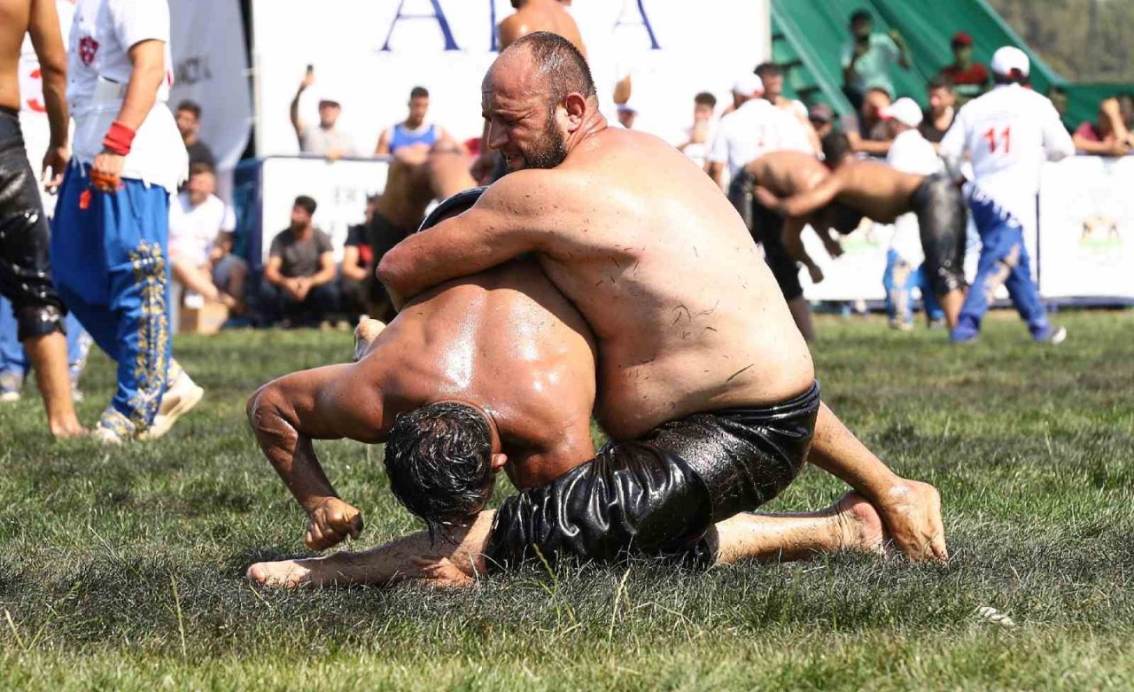 Pehlivanlar er meydanına çıktı