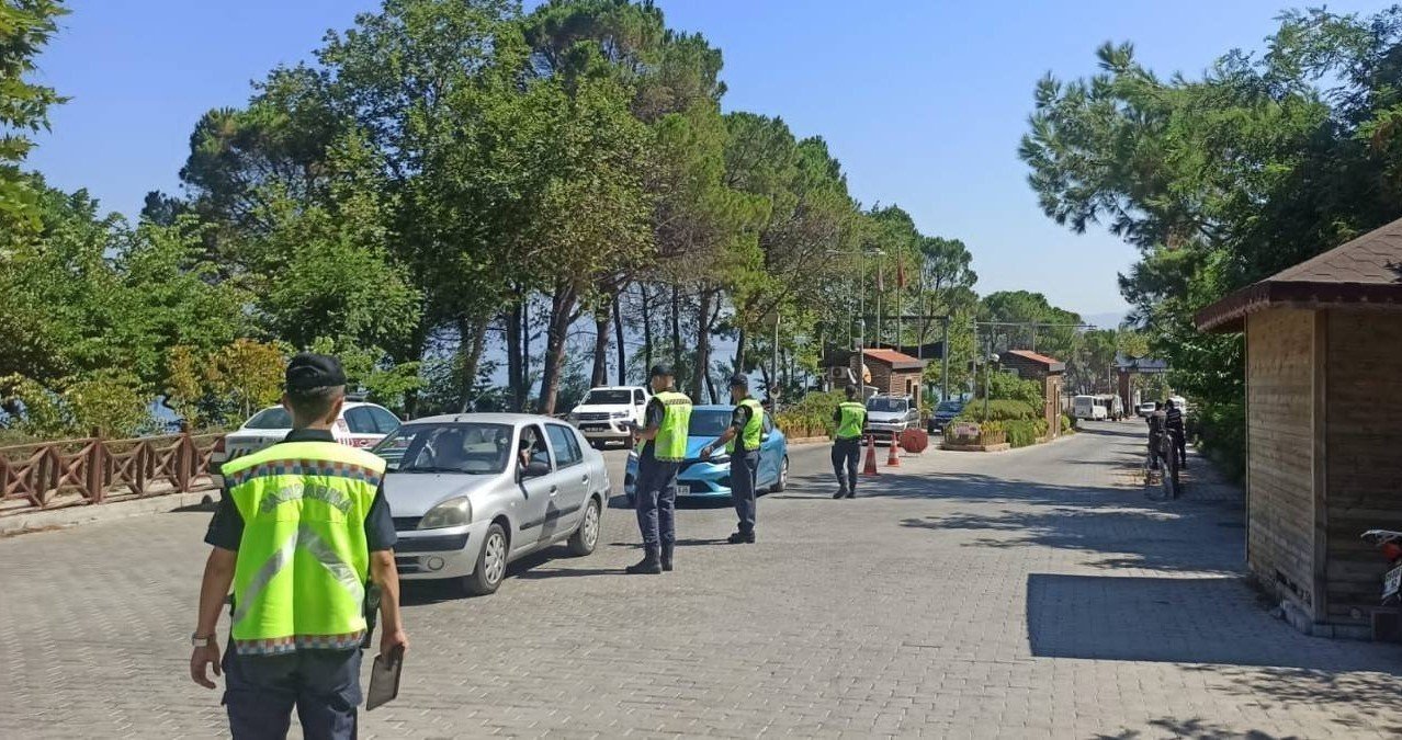 Jandarma ekiplerinden hava destekli trafik denetimi