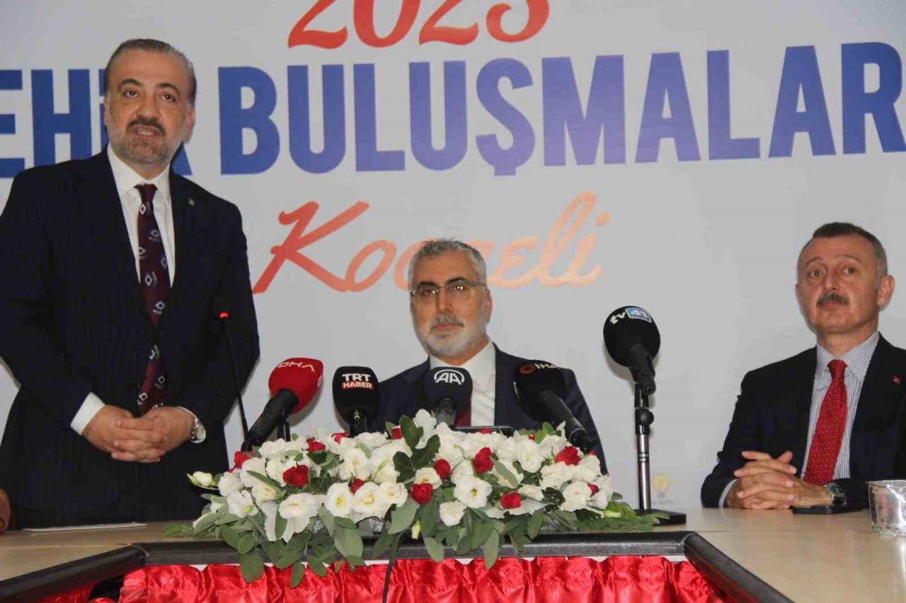 Bakan Işıkhan: “Dünyanın en iyi 100 limanın bir tanesi Kocaeli’nin”