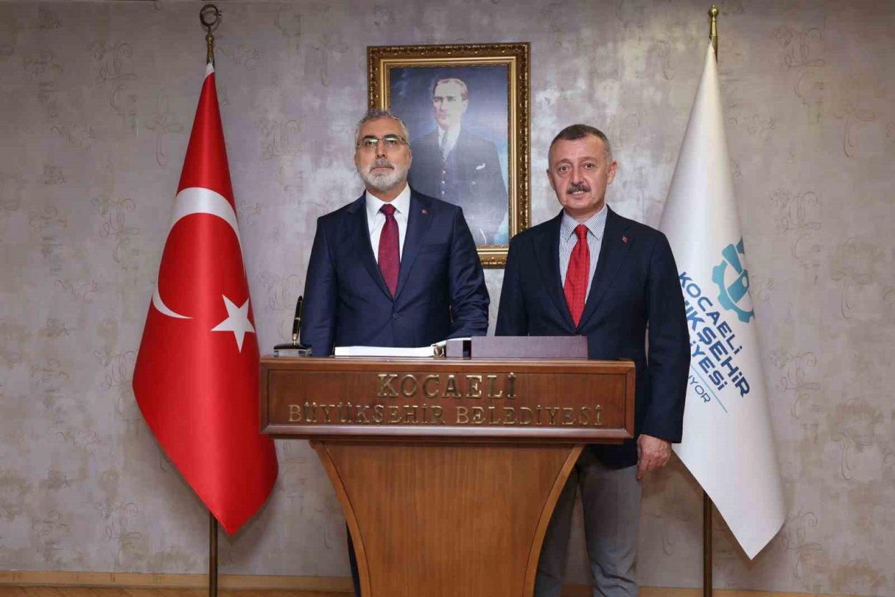 Bakan Işıkhan: “Dünyanın en iyi 100 limanın bir tanesi Kocaeli’nin”